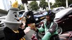 Badut Monas Sosialisasikan Pilgub DKI Putaran Kedua