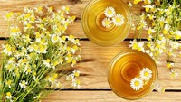 Teh bunga cammomile yang wangi ini dapat memberikan efek tenang dan rileks. Hirup perlahan selagi hangat untuk efek menenangkan.Foto: iStock