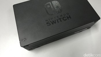 Posisi nomor tiga ada Nintendo Switch yang menuai penjualan menggembirakan. Konsol game portabel ini juga masuk dalam daftar gadget terbaik versi Time 2017. Foto: Adi Fida Rahman/detikINET 