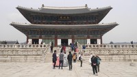 Gyeongbokgung Palace atau Gyeongbok Palace merupakan istana utama Dinasti Joseon yang dibangun sekitar tahun 1395. Lokasinya ada di pusat Kota Seoul, ibu kota Korea Selatan (Kurnia/detikTravel)