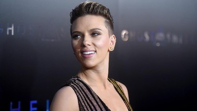 Scarlett Johansson Kaku Kayak Robot