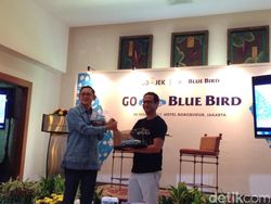 Momen Ketika Go-Jek dan Blue Bird Akur