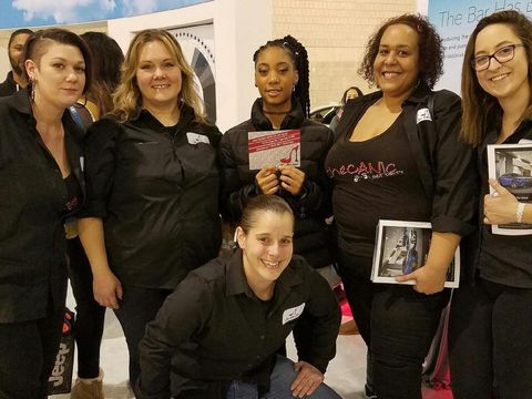 Di Bengkel Khusus Wanita Ini, Bisa Servis Mobil Sekaligus Manicure & Pedicure