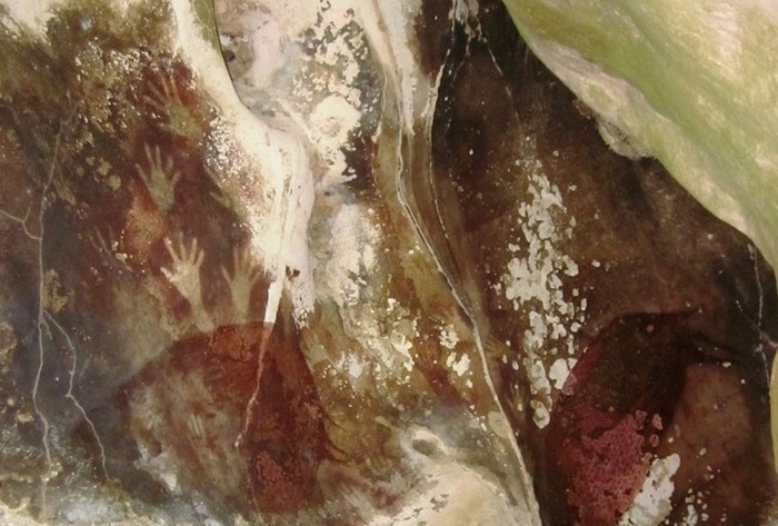 Lukisan Purba di Gua Maros