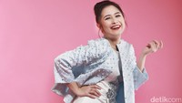 Prilly Latuconsina juga laris membuntangi web series. Yang cukup menyita perhatian adalah ketika membintangi My Lecturer My Husband bersama Reza Rahadian. Kini, mereka tengah mempersiapkan My Lecturer My Husband Season 2. Foto: Ari Saputra/detikHOT