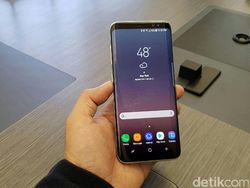 Menggenggam Galaxy S8 di New York