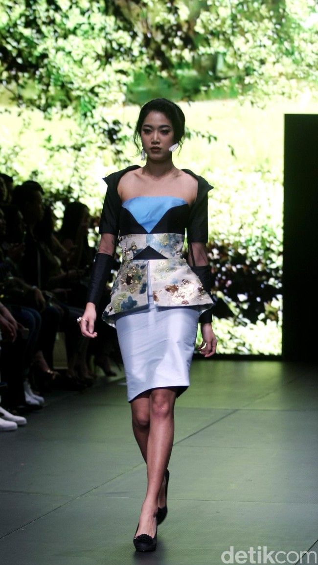 Yosep Sinudarsono mengangkat tema EDEN di Plaza Indonesia Fashion Week 2017. Jakarta. Plaza Indonesia. [Foto: Mohammad Abduh/Wolipop]