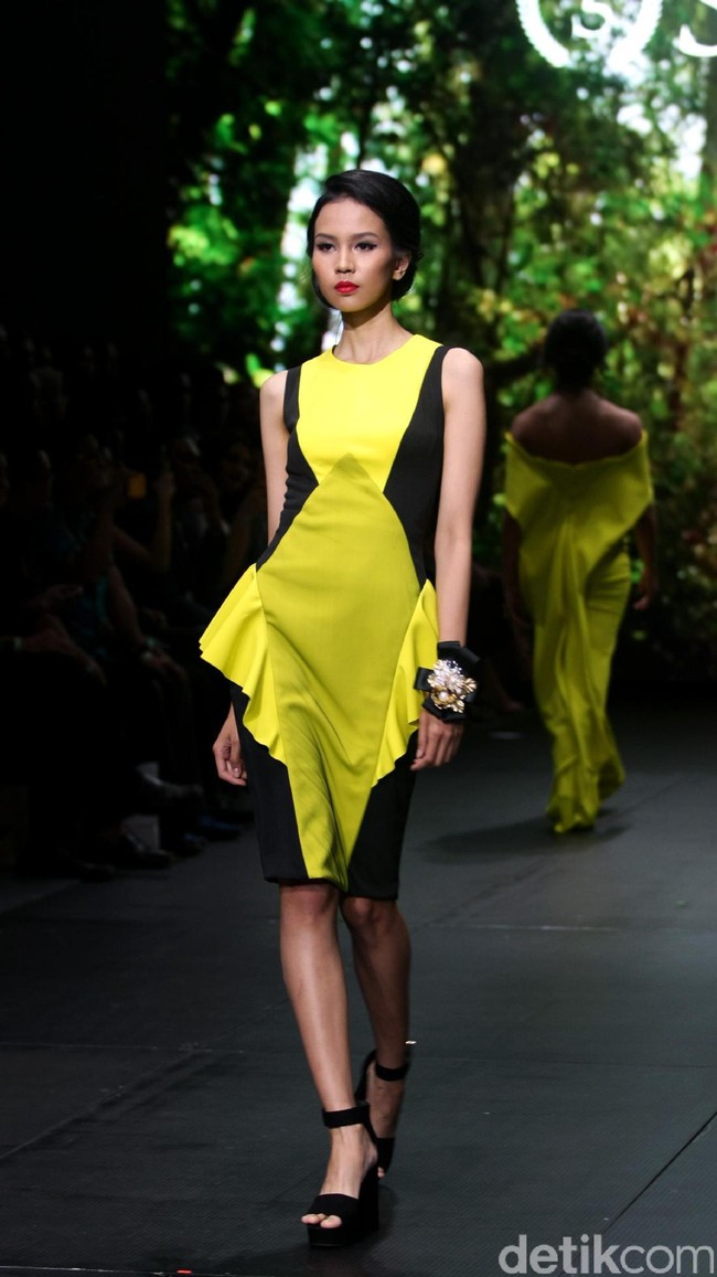Yosep Sinudarsono mengangkat tema EDEN di Plaza Indonesia Fashion Week 2017. Jakarta. Plaza Indonesia. [Foto: Mohammad Abduh/Wolipop]