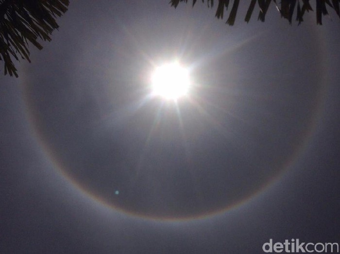 Ada Fenomena Halo Matahari di Langit Lhokseumawe, Warga Heboh