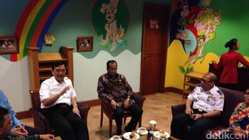 Momentum harmonisasi Blue Bird dan Go-Jek ini disaksikan langsung oleh Menteri Koordinator Bidang Kemaritiman Luhut Binsar Panjaitan, Menteri Perhubungan Budi Karya Sumadi, dan perwakilan dari Kementerian Komunikasi dan Informatika. (Foto: detikINET/Agus Tri Haryanto)