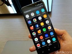 Menggenggam Galaxy S8 di New York