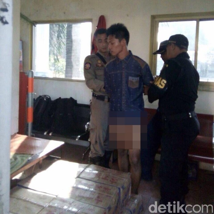 Diduga Stres, Pengendara Motor Bercelana Dalam Dibawa ke Liponsos