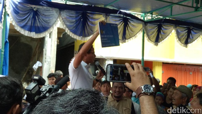 Kampanye di Tambora, Sandiaga Tawarkan Warga Daftar KJP Plus