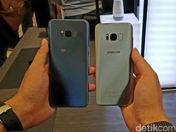 Menggenggam Galaxy S8 di New York