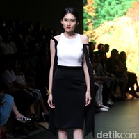 Yosep Sinudarsono mengangkat tema EDEN di Plaza Indonesia Fashion Week 2017. Jakarta. Plaza Indonesia. [Foto: Mohammad Abduh/Wolipop]