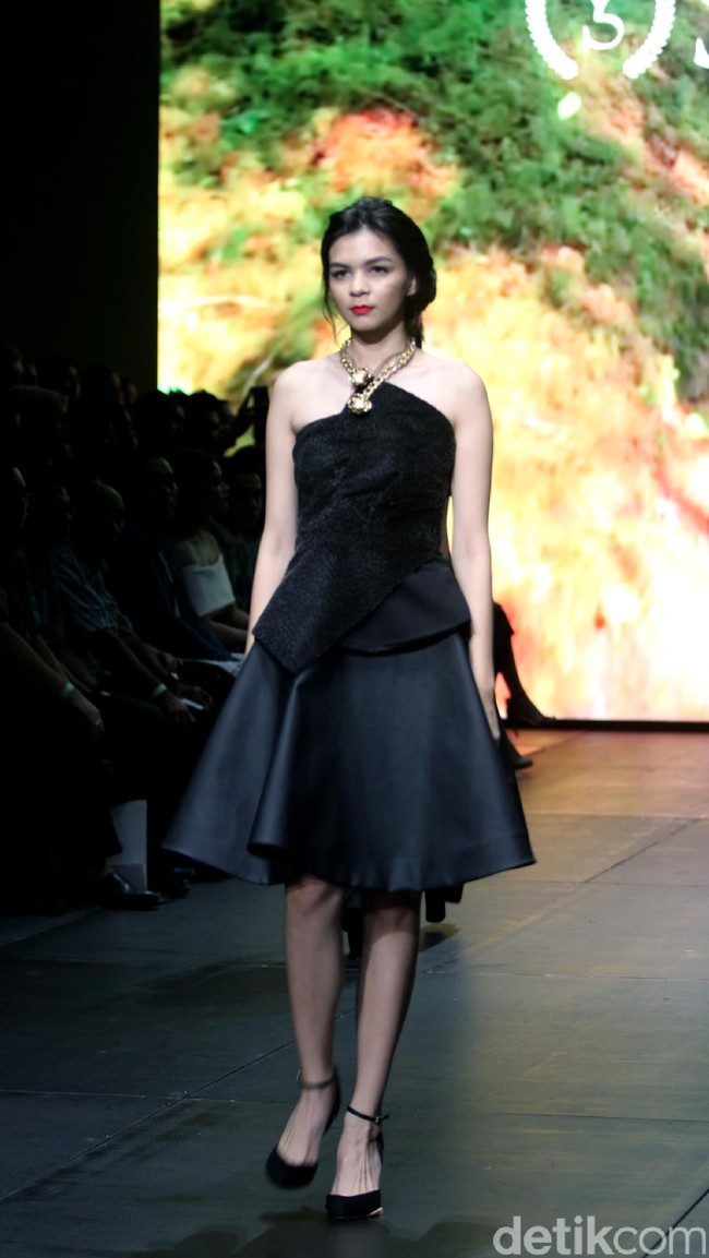 Yosep Sinudarsono mengangkat tema EDEN di Plaza Indonesia Fashion Week 2017. Jakarta. Plaza Indonesia. [Foto: Mohammad Abduh/Wolipop]