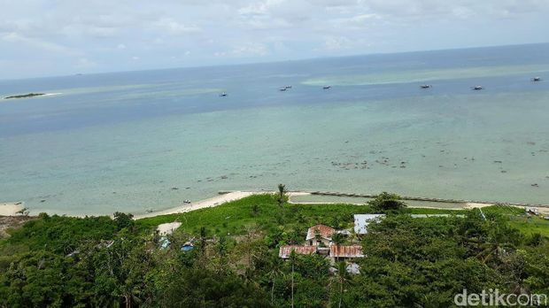 Perjuangan PLN Listriki Desa Terpencil di Tengah Laut