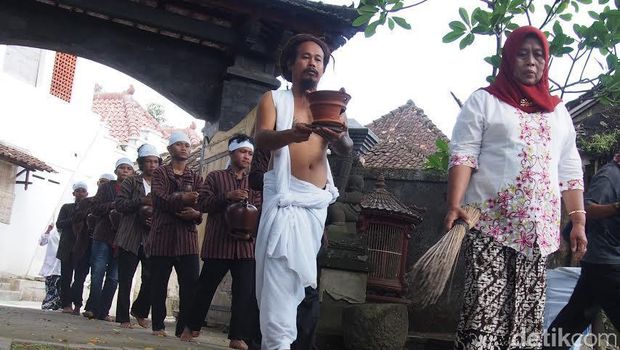 Ritual Ngangsu Banyu, Solidaritas untuk Yu Patmi Kendeng