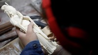 WildAid, sebuah organisasi satwa liar melaporkan sekitar 30.000 gajah dibunuh secara ilegal setiap tahun. REUTERS/Thomas Peter.