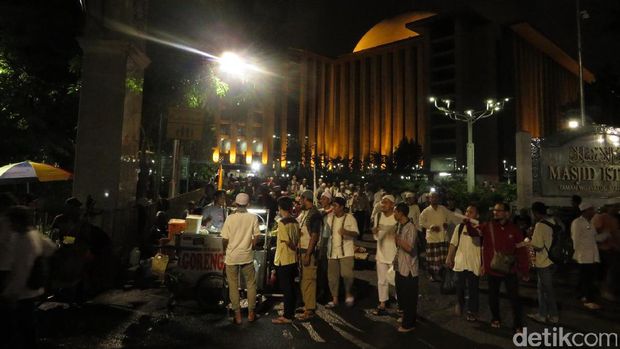 Usai Salat Magrib, Massa Aksi 313 Tinggalkan Istiqlal