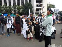 Santri Tasikmalaya Ikut Aksi 313, Mengaji di Istiqlal