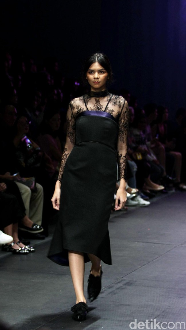 Koleksi Stellarissa di Plaza Indonesia Fashion Week 2017. Jakarta. Plaza Indonesia. [Foto: Mohammad Abduh/Wolipop]