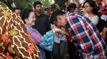 Saat Tokoh Cium Tangan: Jokowi ke Megawati dan Gatot ke SBY