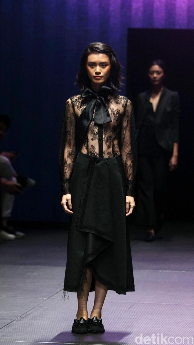 Koleksi Stellarissa di Plaza Indonesia Fashion Week 2017. Jakarta. Plaza Indonesia. [Foto: Mohammad Abduh/Wolipop]