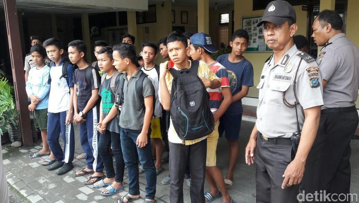 Polisi Amankan 20 Pelajar Medan yang Nongkrong di Warnet