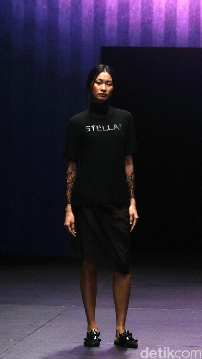 Koleksi Stellarissa di Plaza Indonesia Fashion Week 2017. Jakarta. Plaza Indonesia. [Foto: Mohammad Abduh/Wolipop]