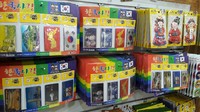 Foto: Aneka magnet kulkas buat oleh-oleh. Harga 1 plastiknya ada yang berkisar dari 5.000 won (Rp 64 ribu) (Kurnia/detikTravel)