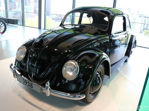 VW Beetle Klasik Pertama dan Terakhir Bersanding di Museum VW