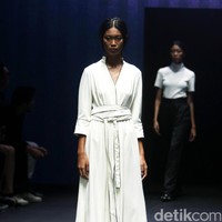 Koleksi Stellarissa di Plaza Indonesia Fashion Week 2017. Jakarta. Plaza Indonesia. [Foto: Mohammad Abduh/Wolipop]