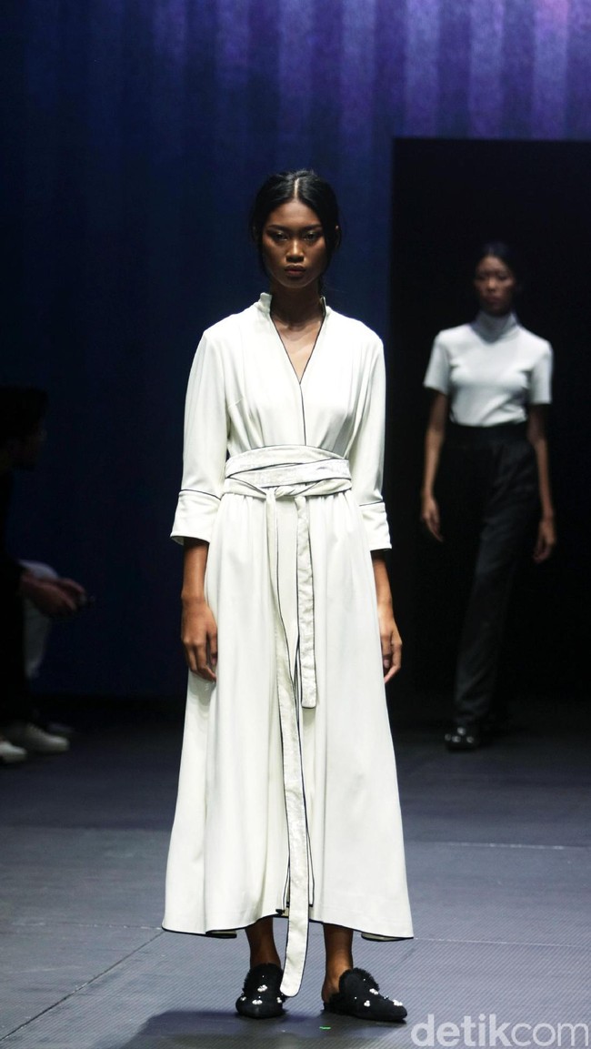 Koleksi Stellarissa di Plaza Indonesia Fashion Week 2017. Jakarta. Plaza Indonesia. [Foto: Mohammad Abduh/Wolipop]