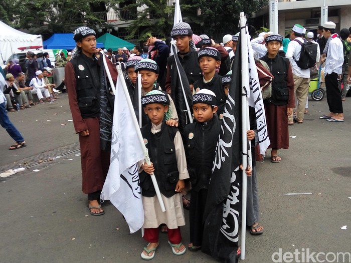 Santri Tasikmalaya Ikut Aksi 313, Mengaji di Istiqlal
