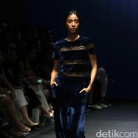 Koleksi Stellarissa di Plaza Indonesia Fashion Week 2017. Jakarta. Plaza Indonesia. [Foto: Mohammad Abduh/Wolipop]