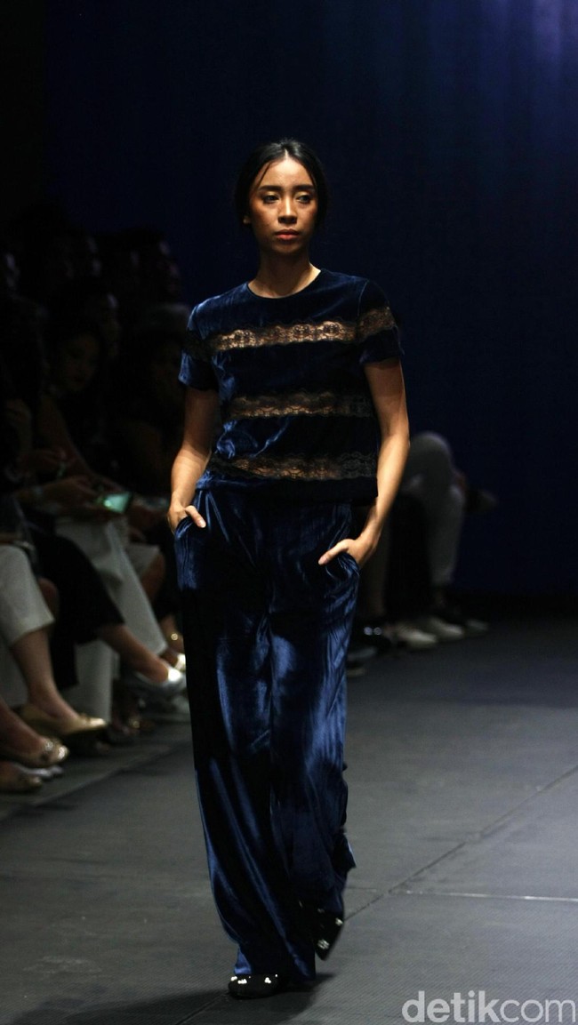 Koleksi Stellarissa di Plaza Indonesia Fashion Week 2017. Jakarta. Plaza Indonesia. [Foto: Mohammad Abduh/Wolipop]