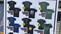 Ini harga-harga merchandise yang ditawarkan. Foto: Kanti