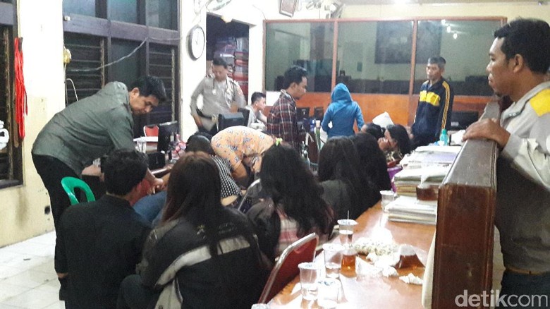 Polisi Bongkar Judi Online di Bogor, 24 Orang Ditangkap Polisi Bongkar Judi Online di Bogor, 24 Orang Ditangkap