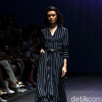 Koleksi Stellarissa di Plaza Indonesia Fashion Week 2017. Jakarta. Plaza Indonesia. [Foto: Mohammad Abduh/Wolipop]