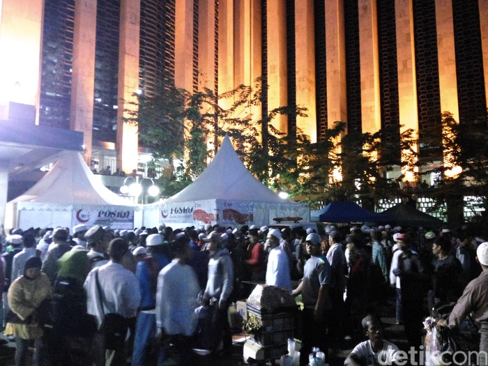 Massa Berkumpul di Masjid Istiqlal, Siap Aksi 313