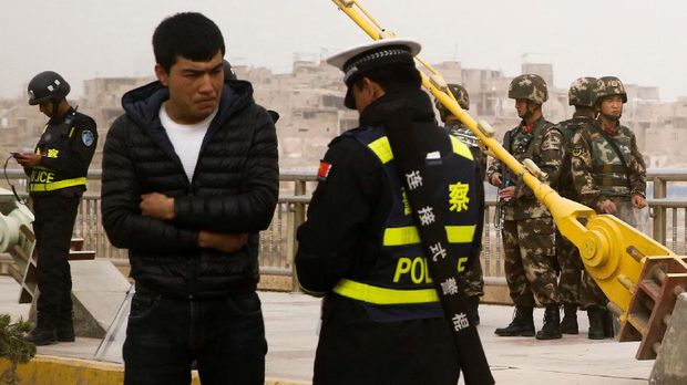 Uighur Tantang China Buktikan Muslim Bebas dari Kamp Xinjiang