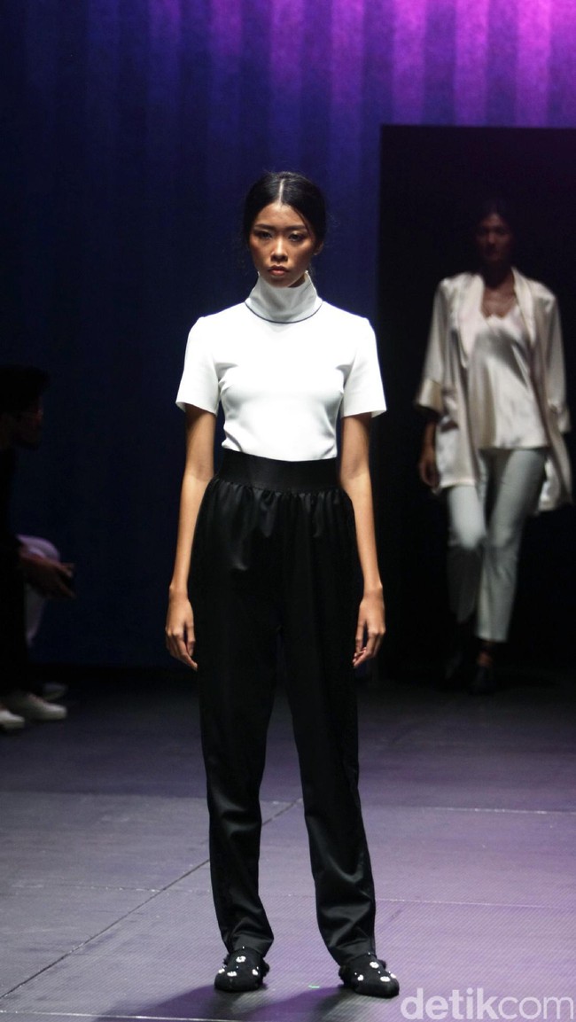Koleksi Stellarissa di Plaza Indonesia Fashion Week 2017. Jakarta. Plaza Indonesia. [Foto: Mohammad Abduh/Wolipop]