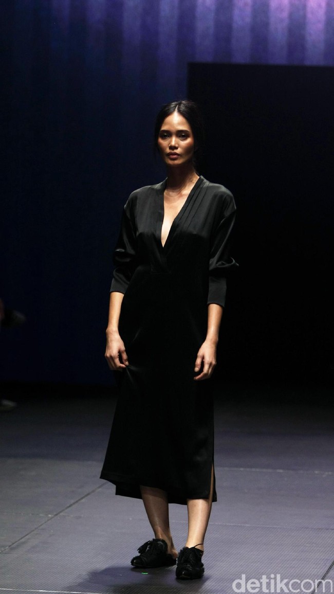 Koleksi Stellarissa di Plaza Indonesia Fashion Week 2017. Jakarta. Plaza Indonesia. [Foto: Mohammad Abduh/Wolipop]