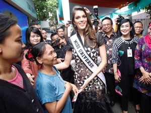 Miss Universe Salurkan Bantuan Sosial Non Tunai