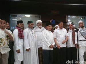 Bertemu Wiranto, Massa 313 Minta Sekjen FUI Dibebaskan Sore Ini