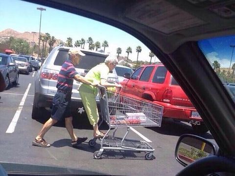 Bikin Baper, 10 Foto Ini Buktikan Cinta Sejati Itu Masih Ada