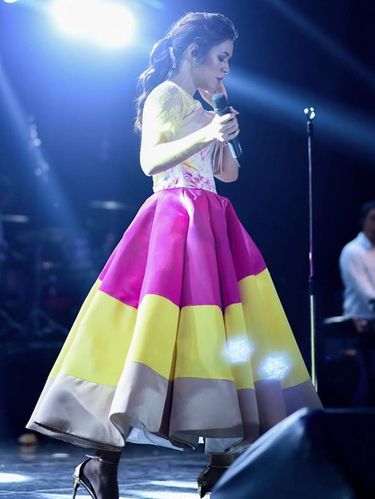 Gaya Raisa vs. Isyana, Siapa yang Paling Memukau? 