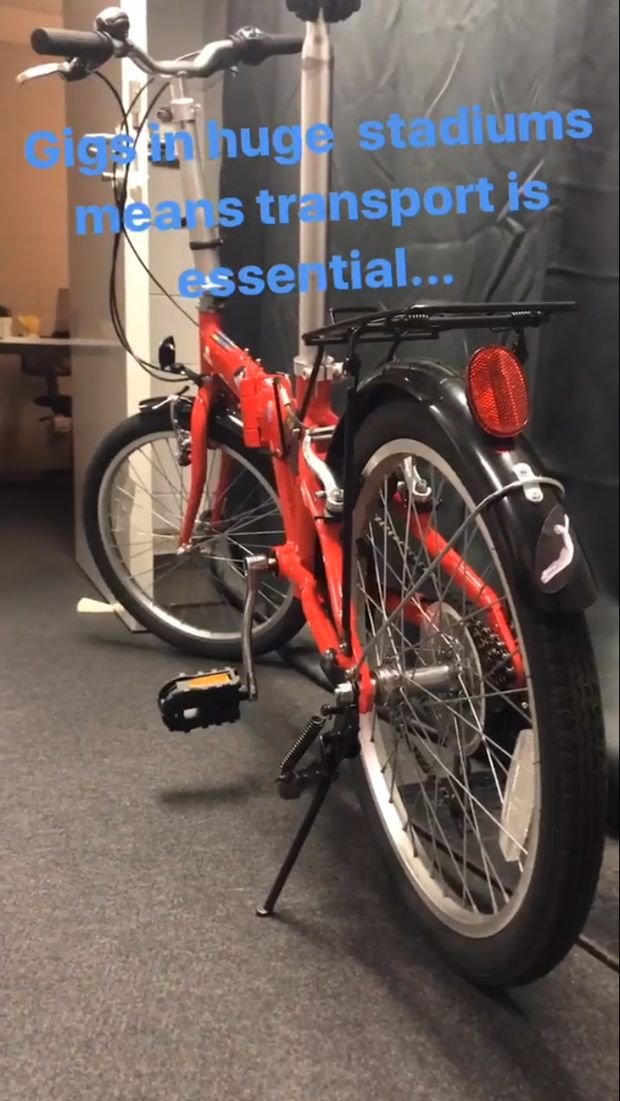 Mengintip Persiapan Konser Coldplay di Instagram