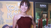 Pada kesempatan itu, Sheryl tampil feminin dibalut dress merah dan heels hitam. Pool/Ismail/detikFoto.
